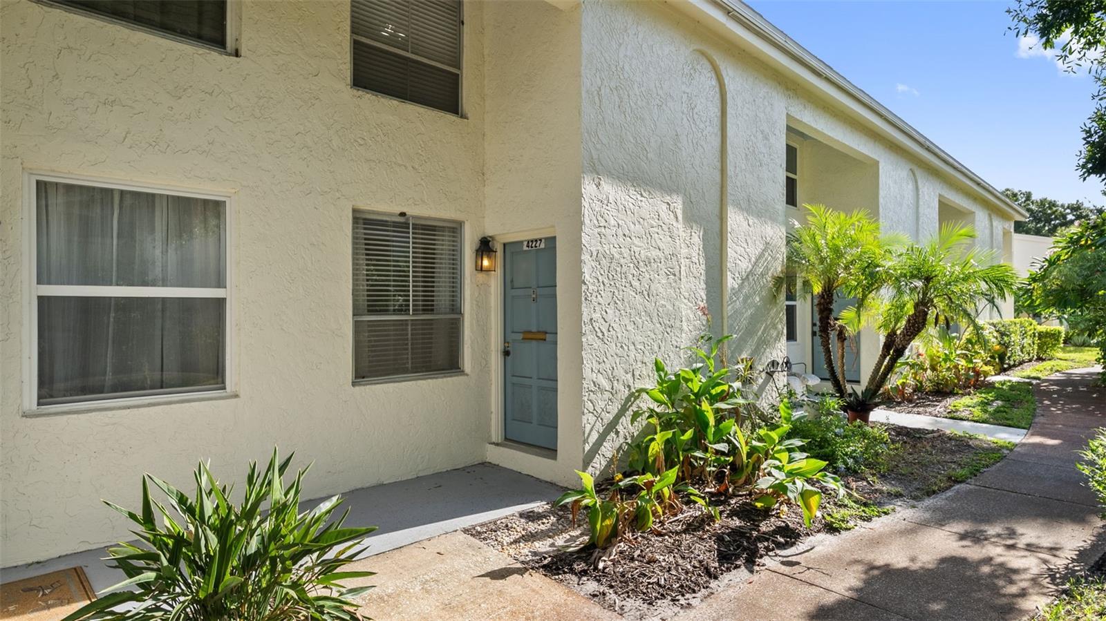4227 La Palma Ct Property Photo 1