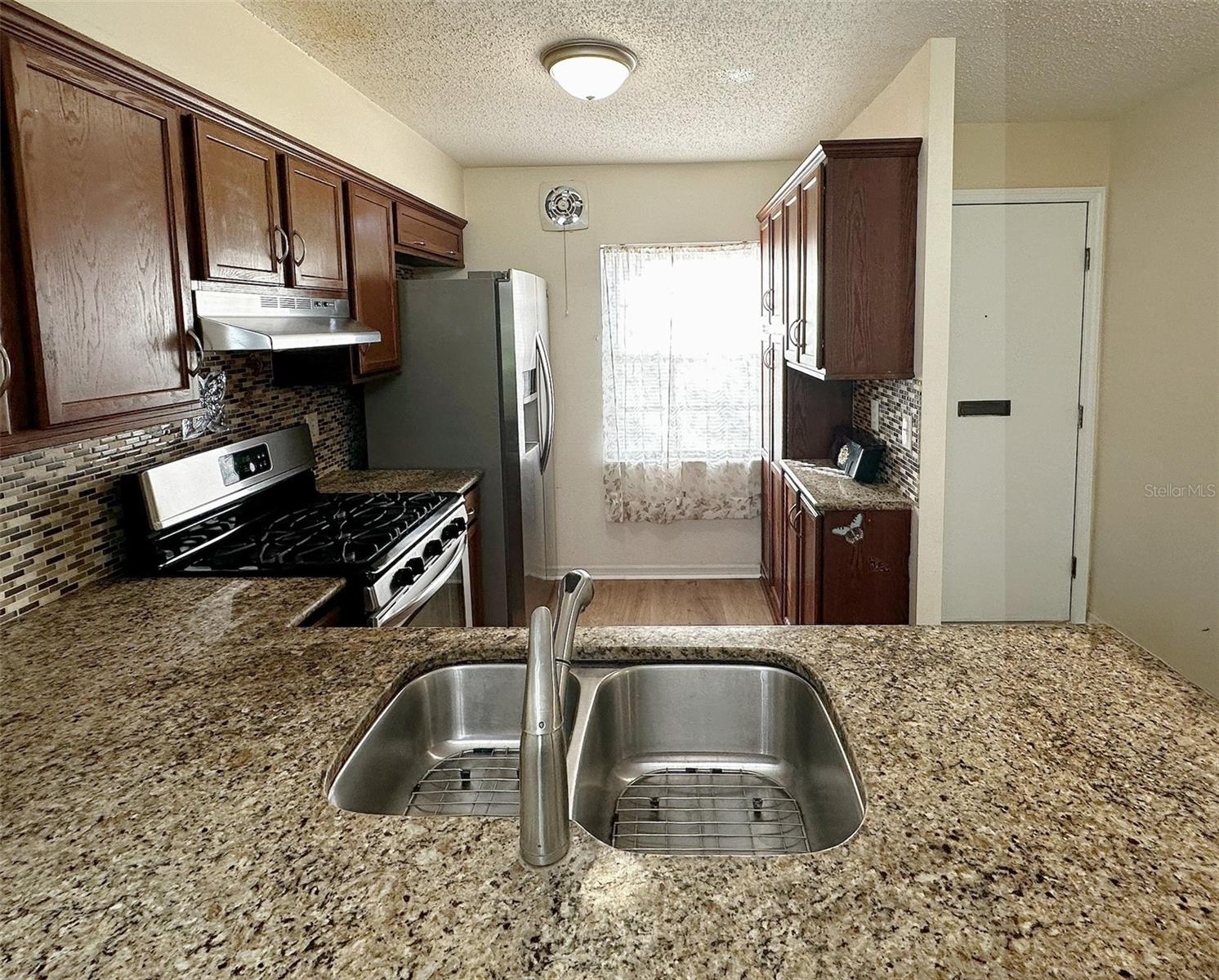 1279 Mission Hills Blvd Property Photo 5