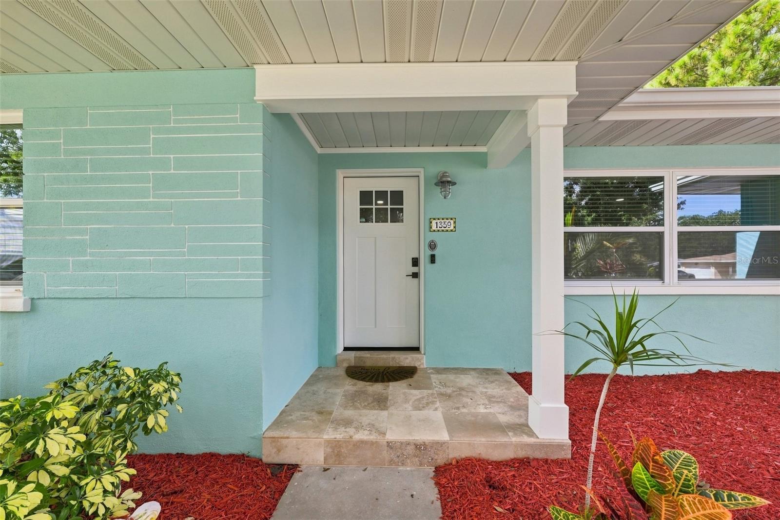 1359 Howard St Property Photo 4