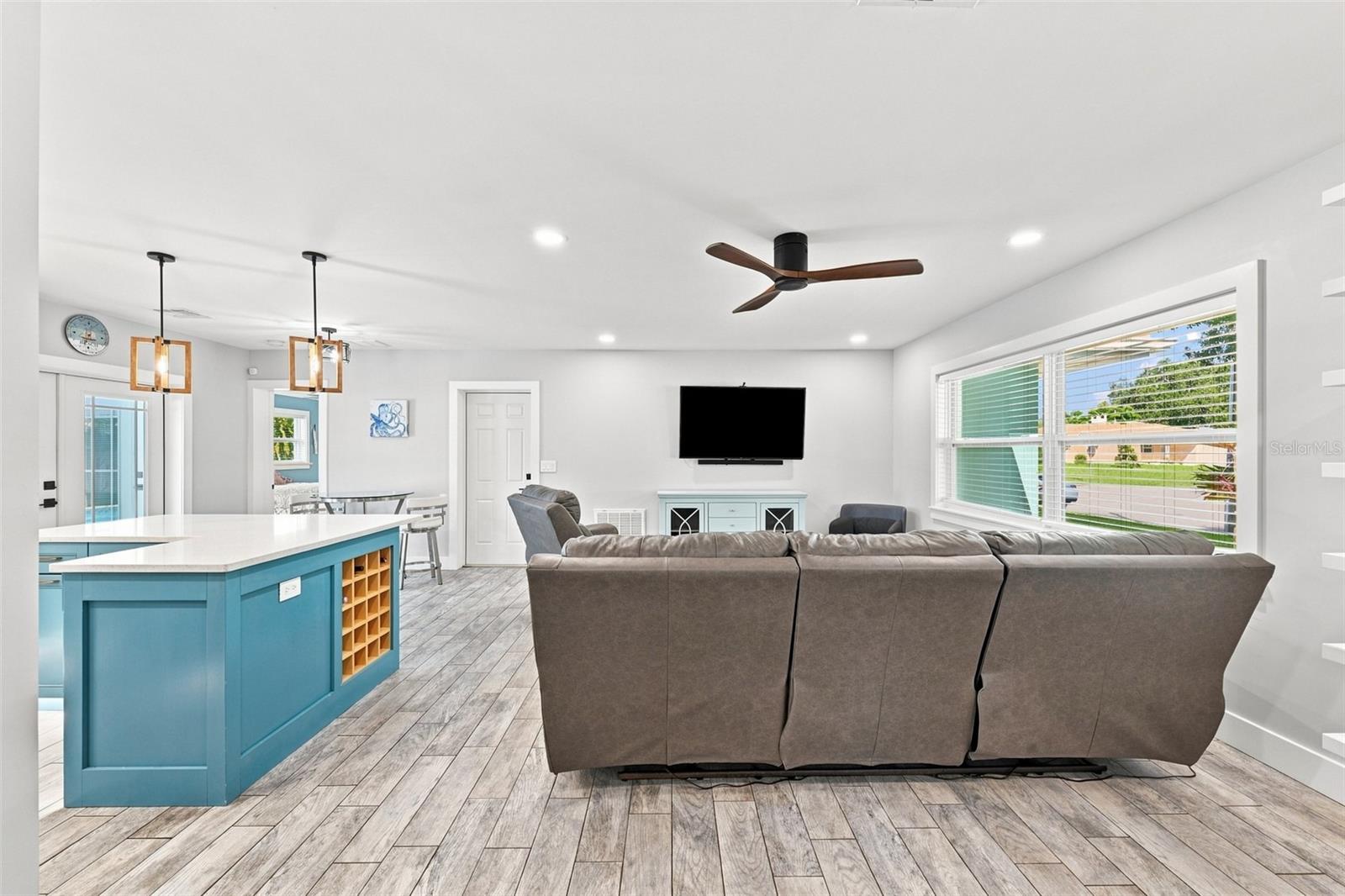 1359 Howard St Property Photo 12