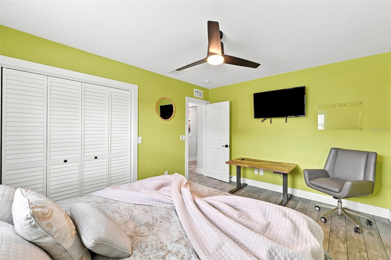 1359 Howard St Property Photo 32