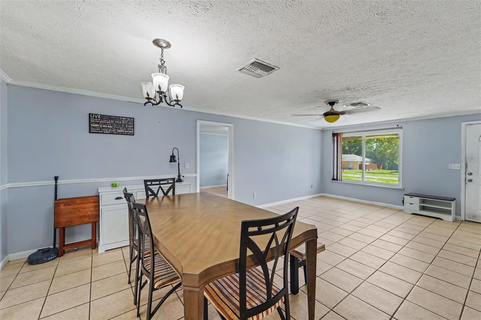9342 Northcliffe Blvd Property Photo 6
