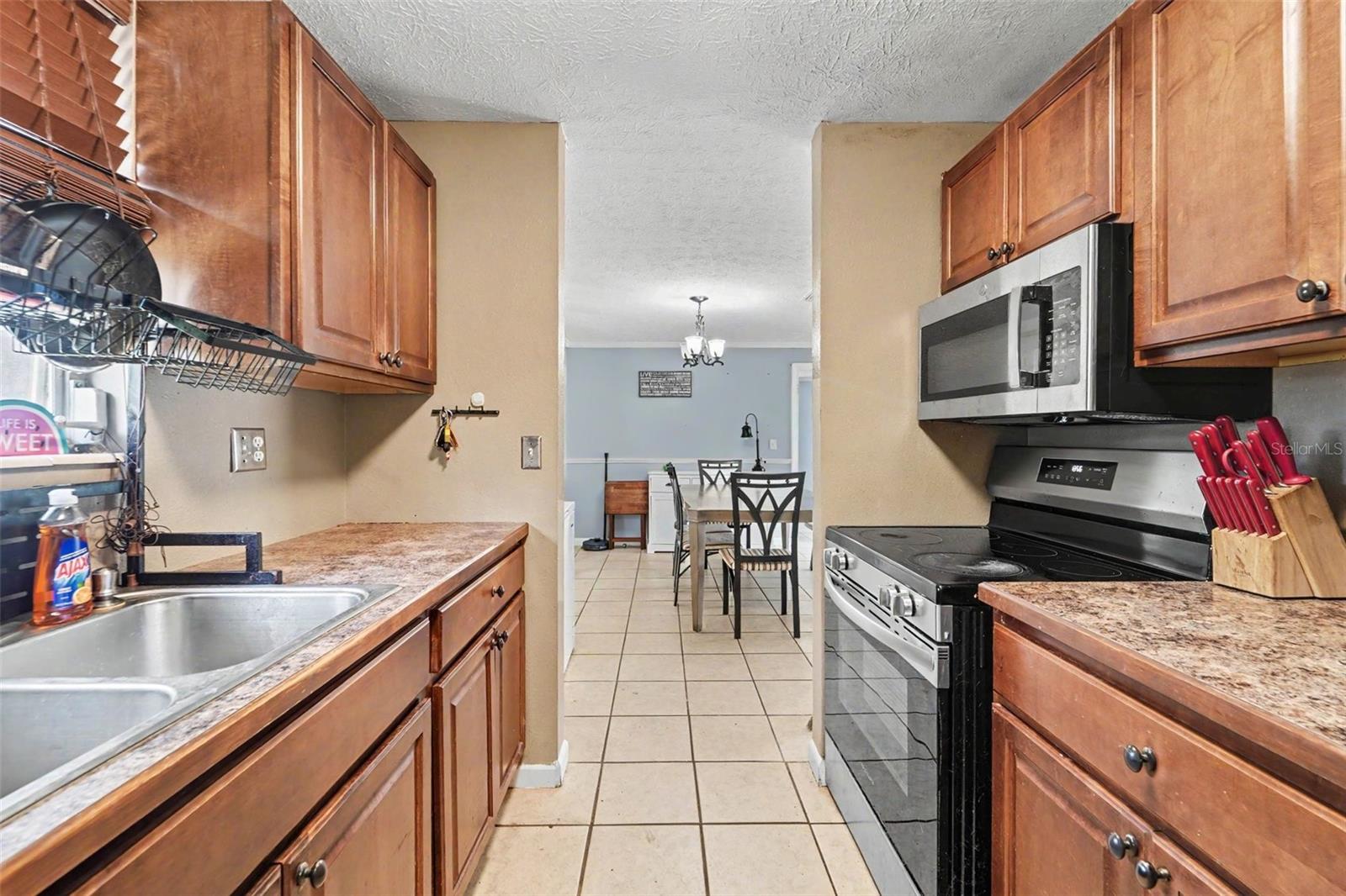 9342 Northcliffe Blvd Property Photo 10