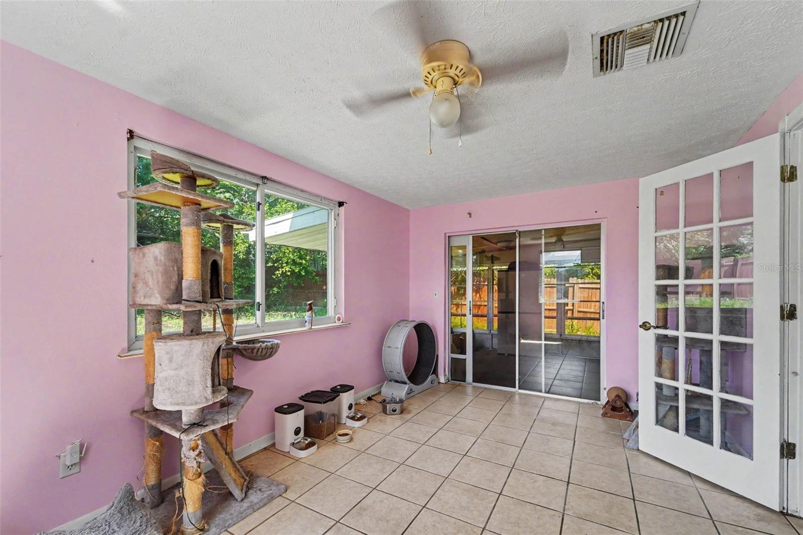 9342 Northcliffe Blvd Property Photo 11