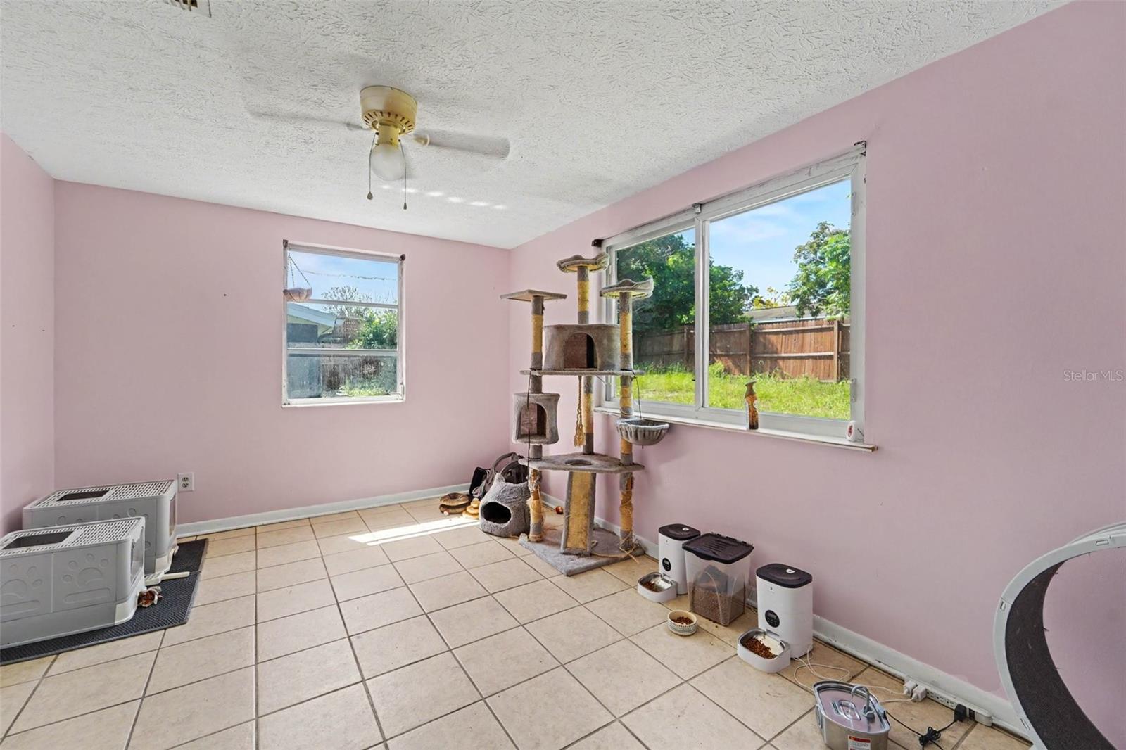 9342 Northcliffe Blvd Property Photo 12