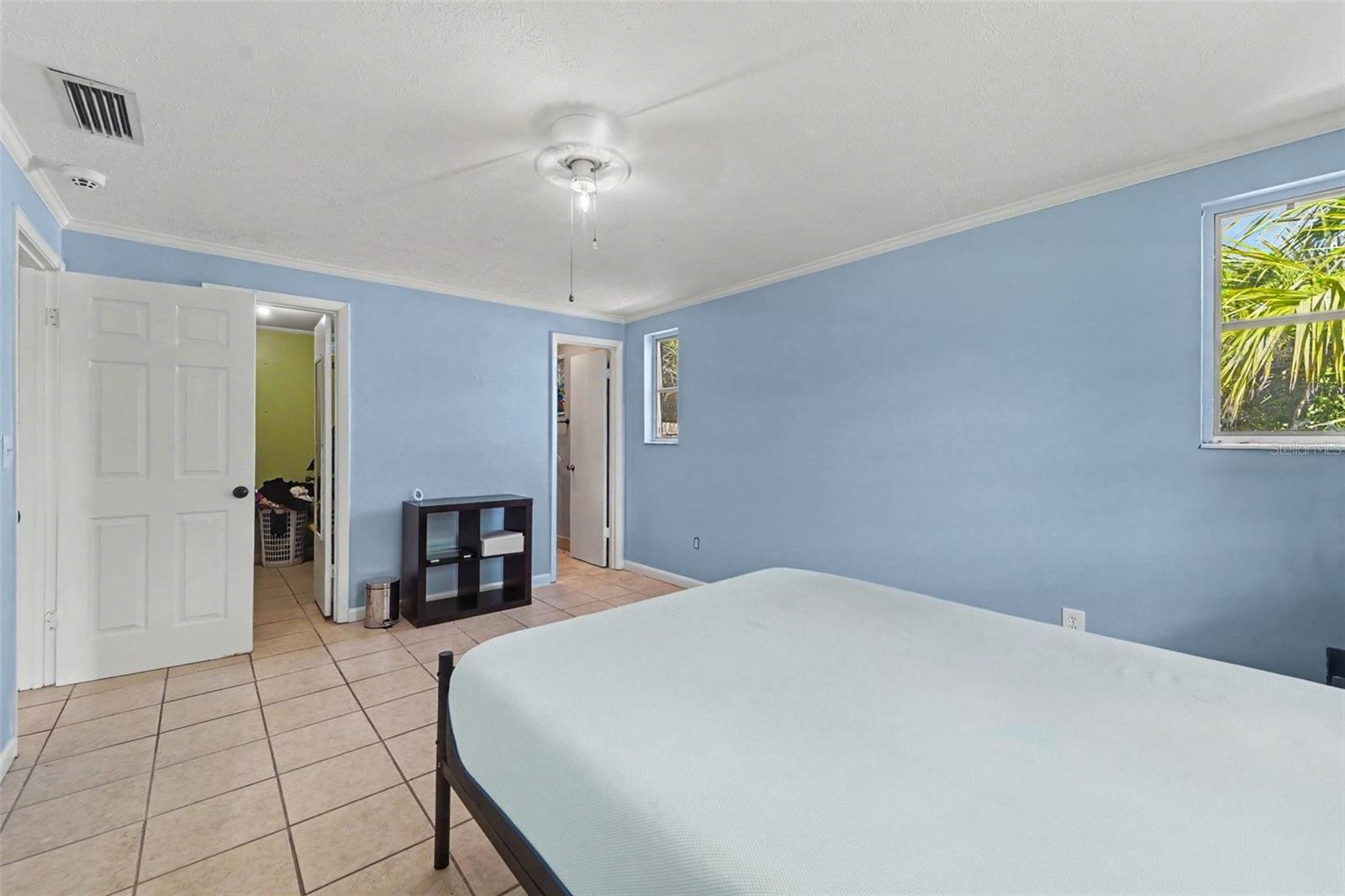 9342 Northcliffe Blvd Property Photo 14