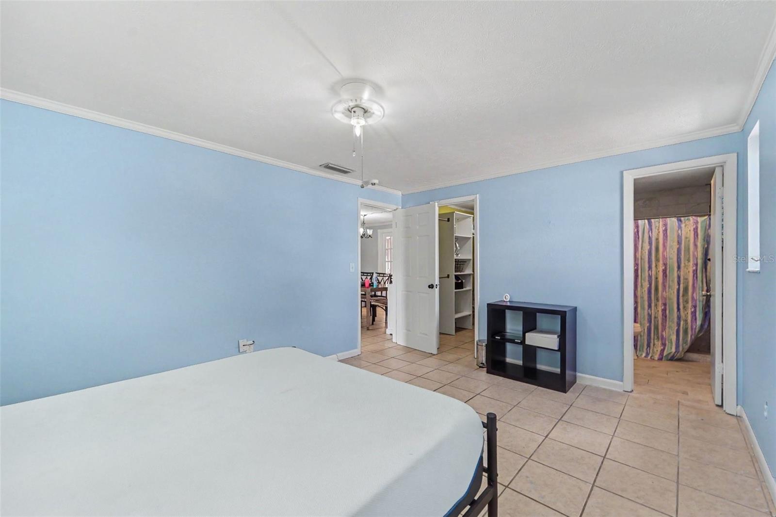 9342 Northcliffe Blvd Property Photo 15