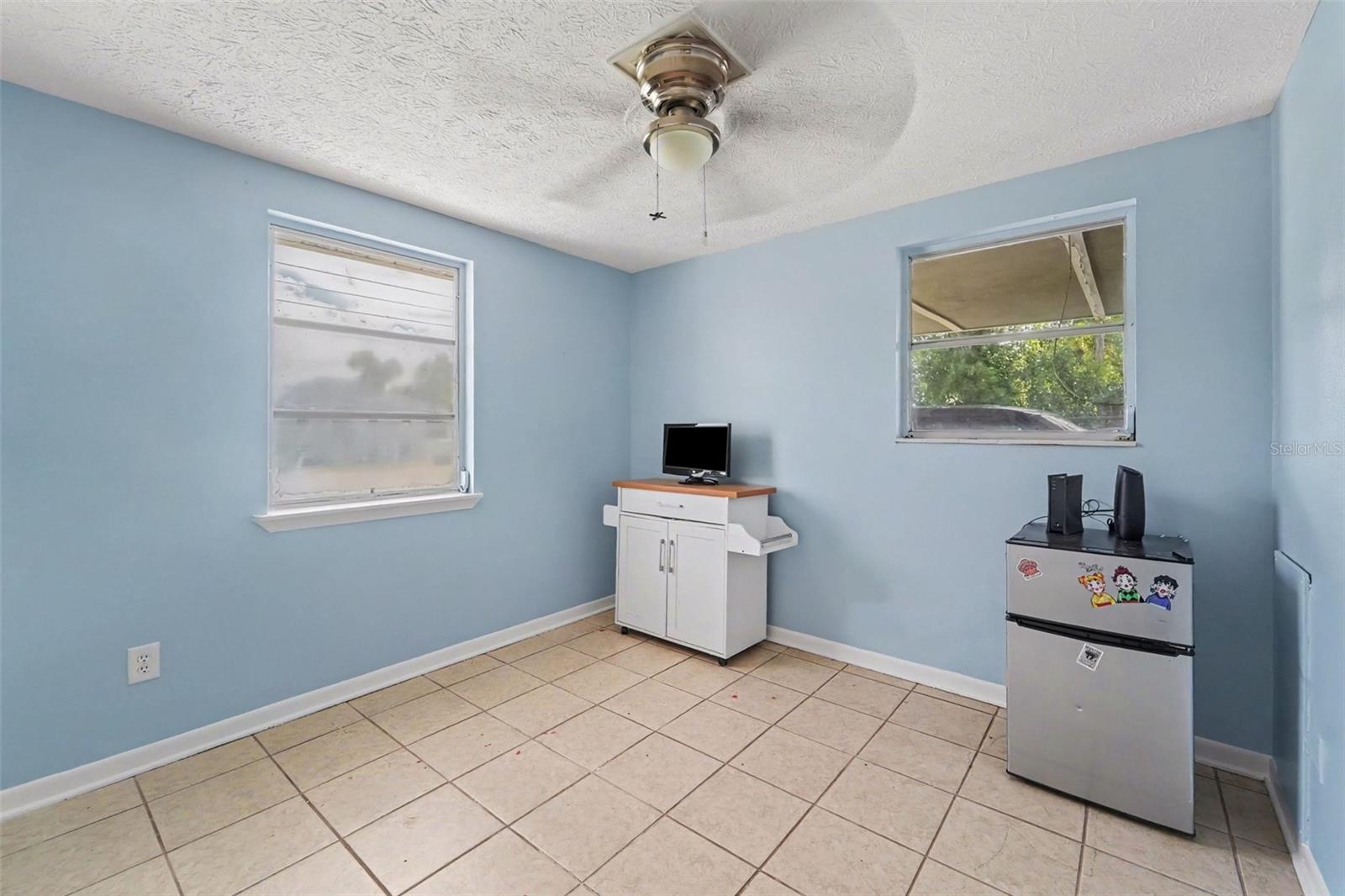 9342 Northcliffe Blvd Property Photo 17