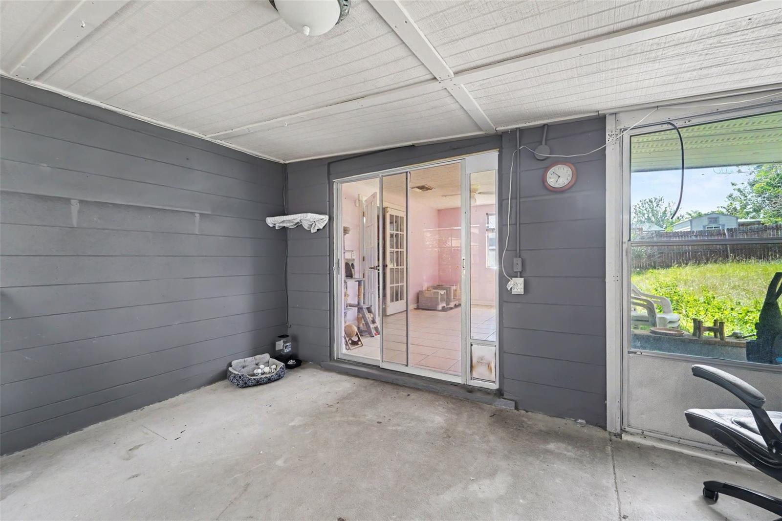 9342 Northcliffe Blvd Property Photo 21