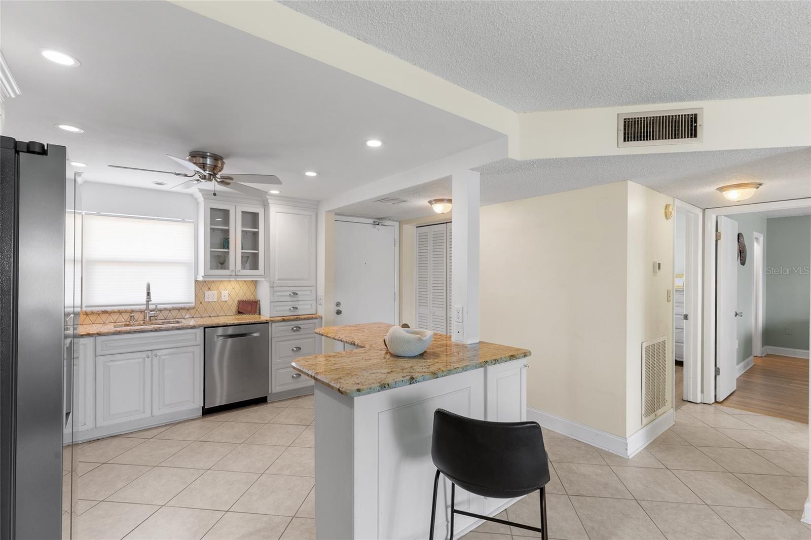 4775 Cove Cir #202 Property Photo 5
