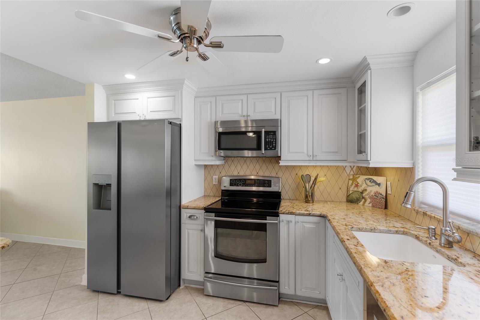 4775 Cove Cir #202 Property Photo 6