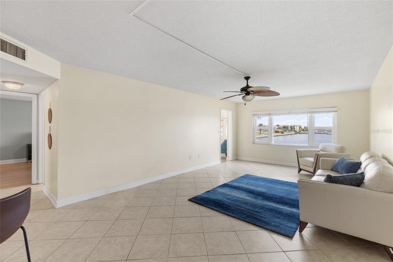 4775 Cove Cir #202 Property Photo 7