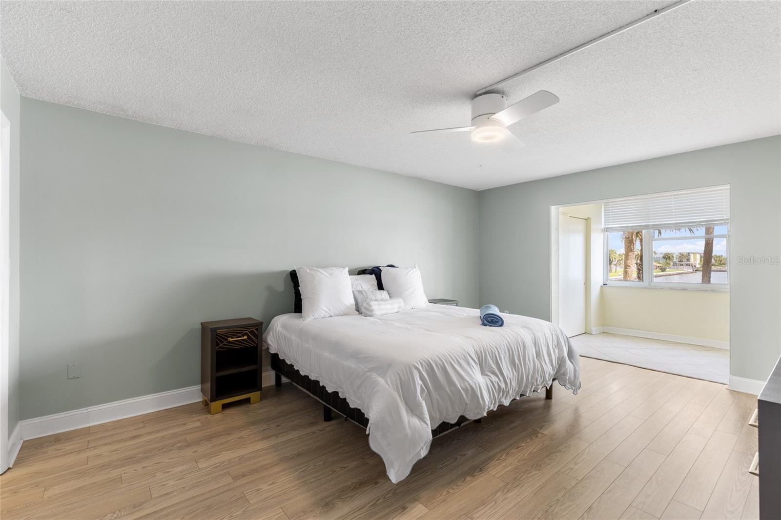 4775 Cove Cir #202 Property Photo 9
