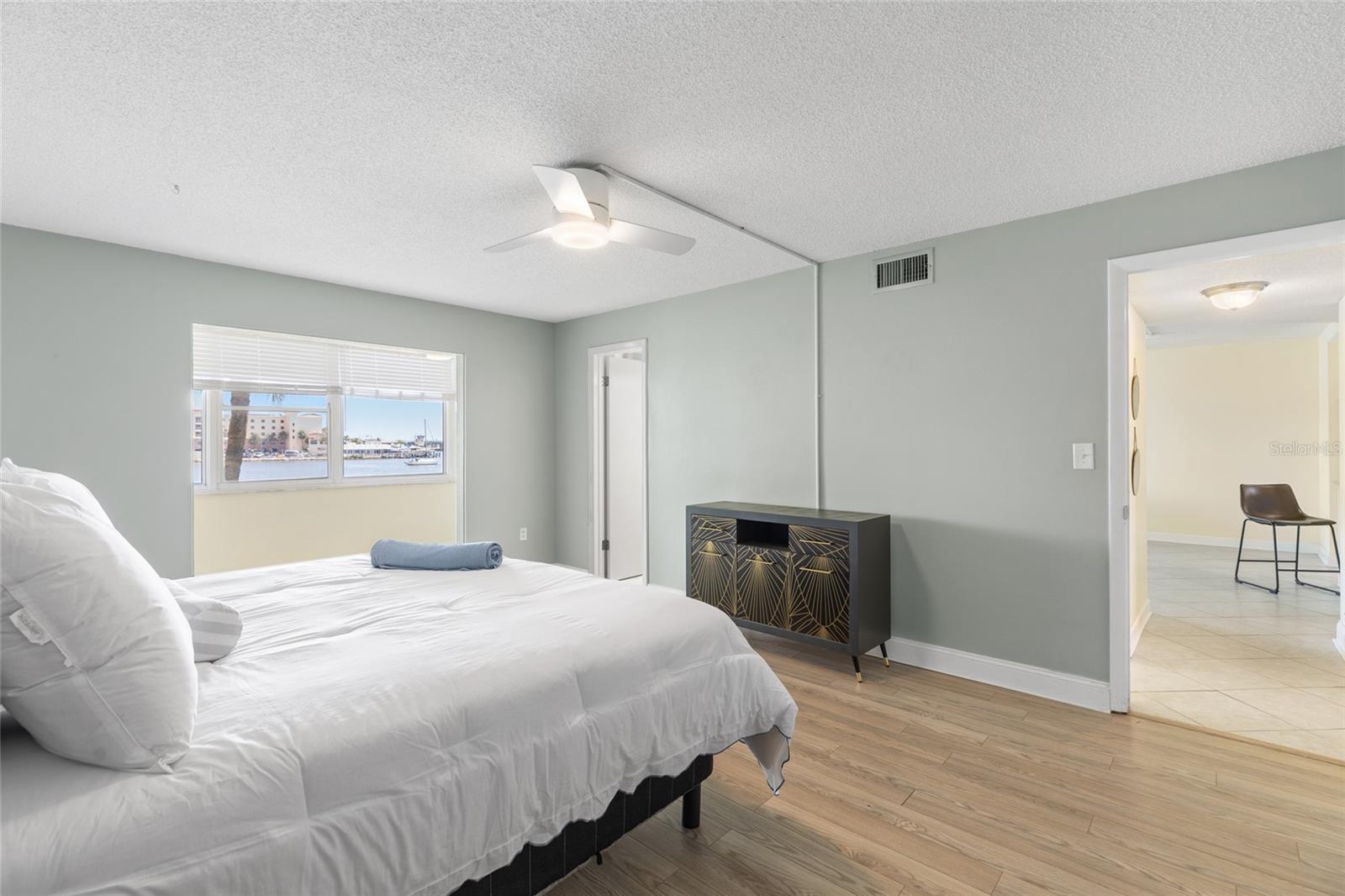 4775 Cove Cir #202 Property Photo 10