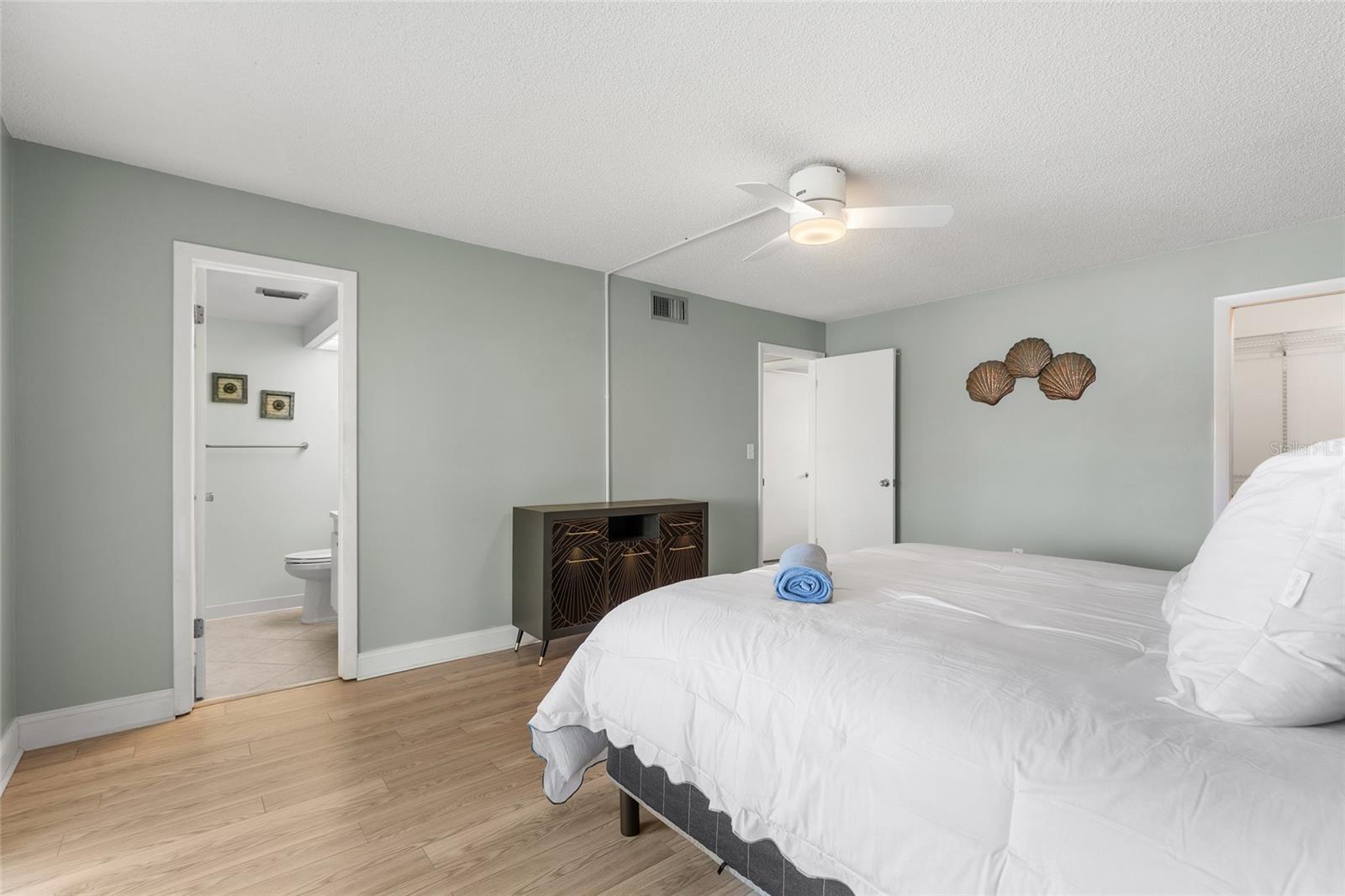 4775 Cove Cir #202 Property Photo 13