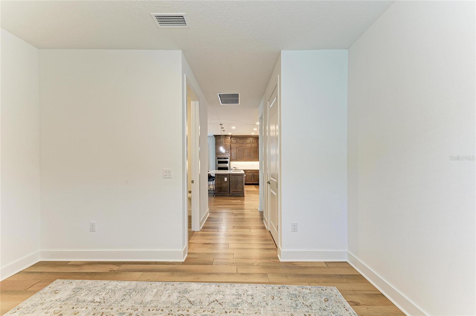 18530 Midsummer Pl Property Photo 15