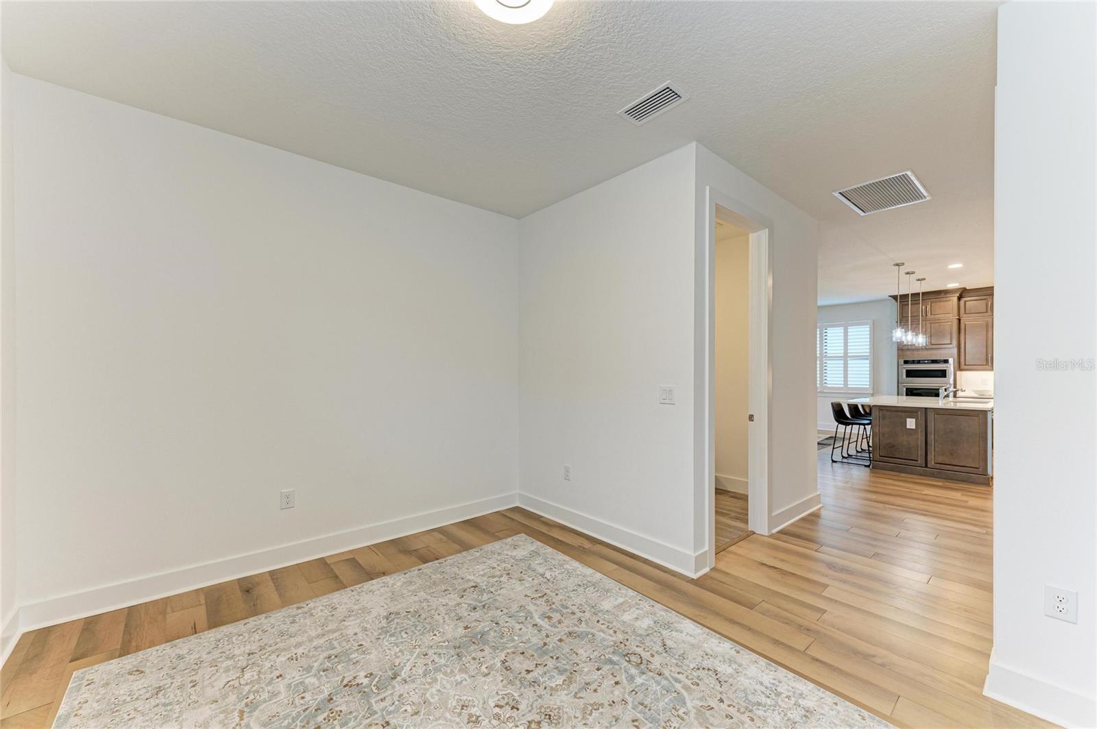 18530 Midsummer Pl Property Photo 26