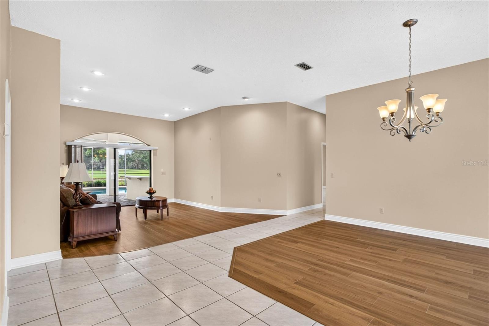 1423 Holleman Dr Property Photo 17