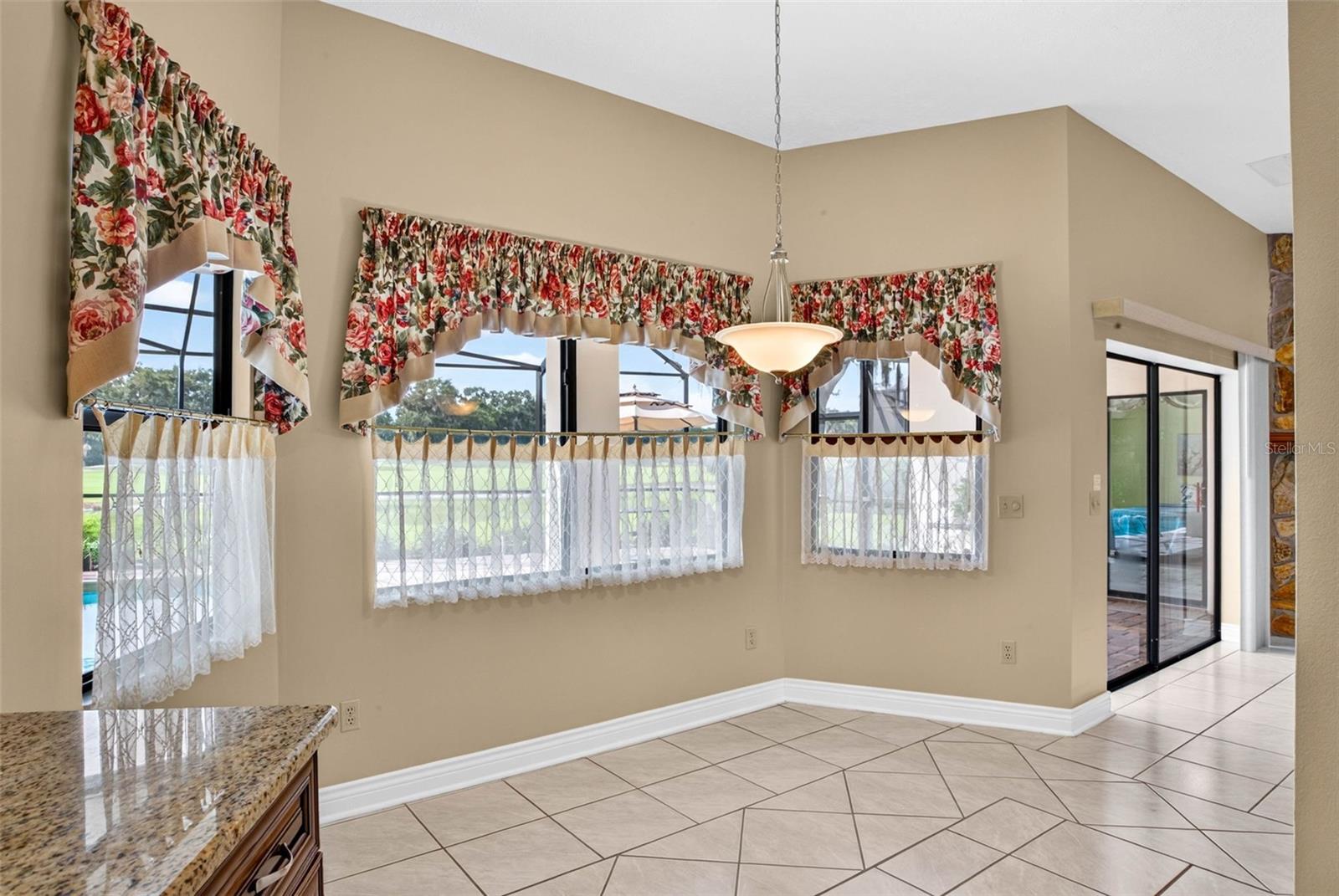 1423 Holleman Dr Property Photo 32