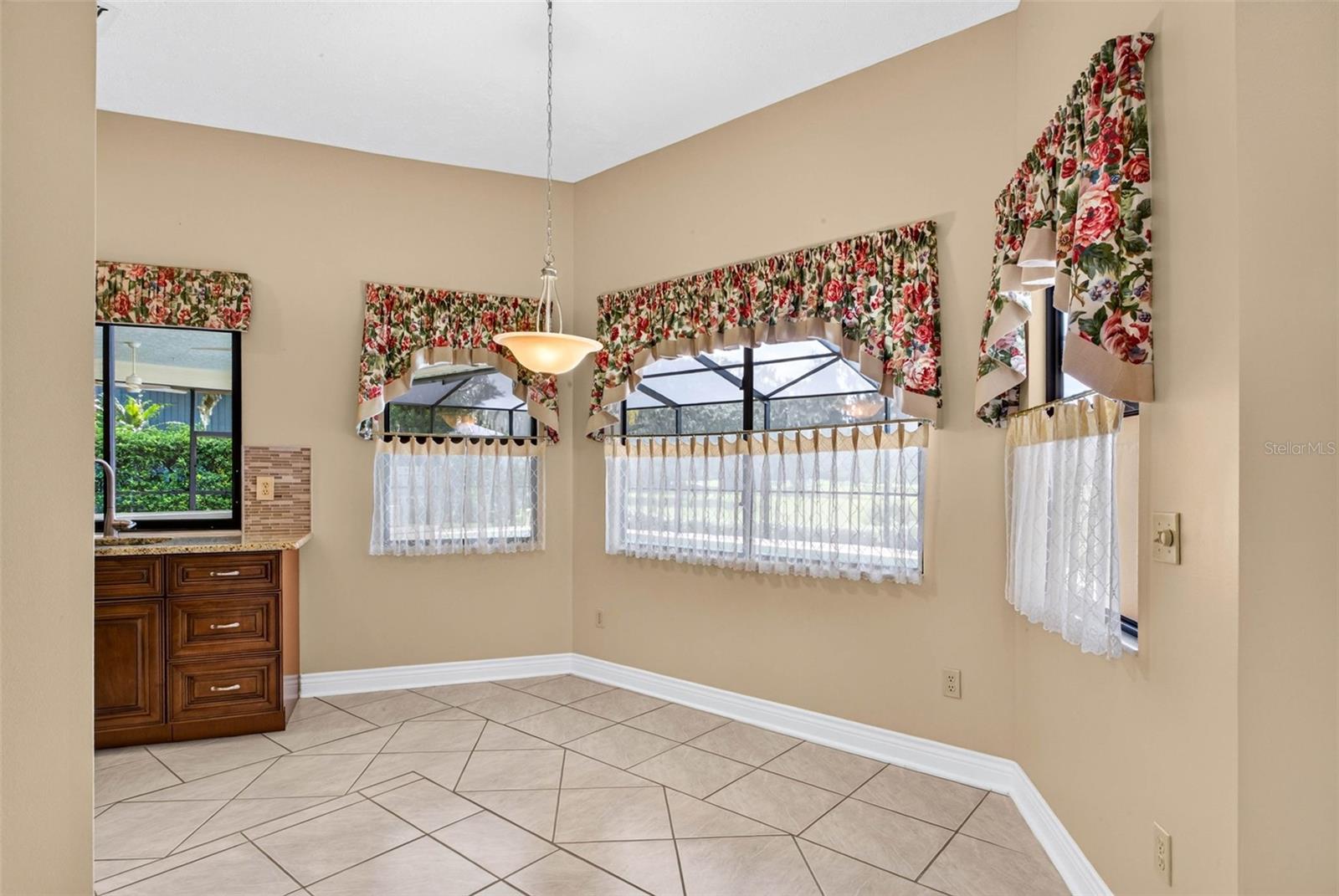 1423 Holleman Dr Property Photo 33