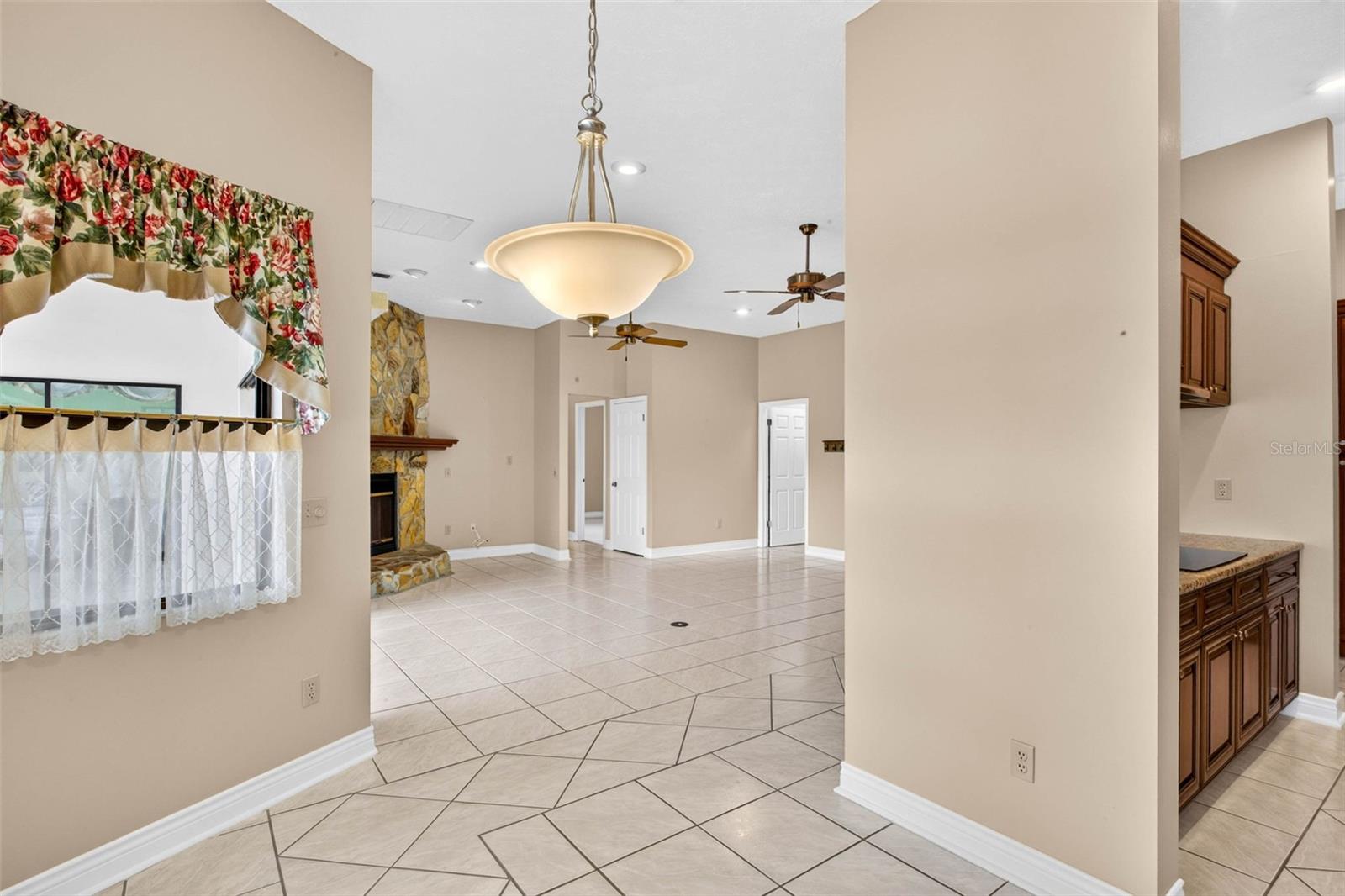 1423 Holleman Dr Property Photo 34