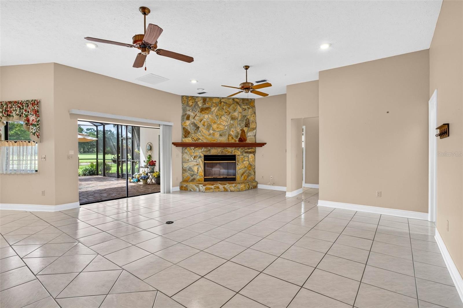 1423 Holleman Dr Property Photo 35