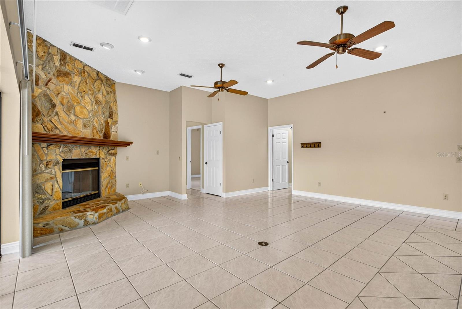 1423 Holleman Dr Property Photo 36