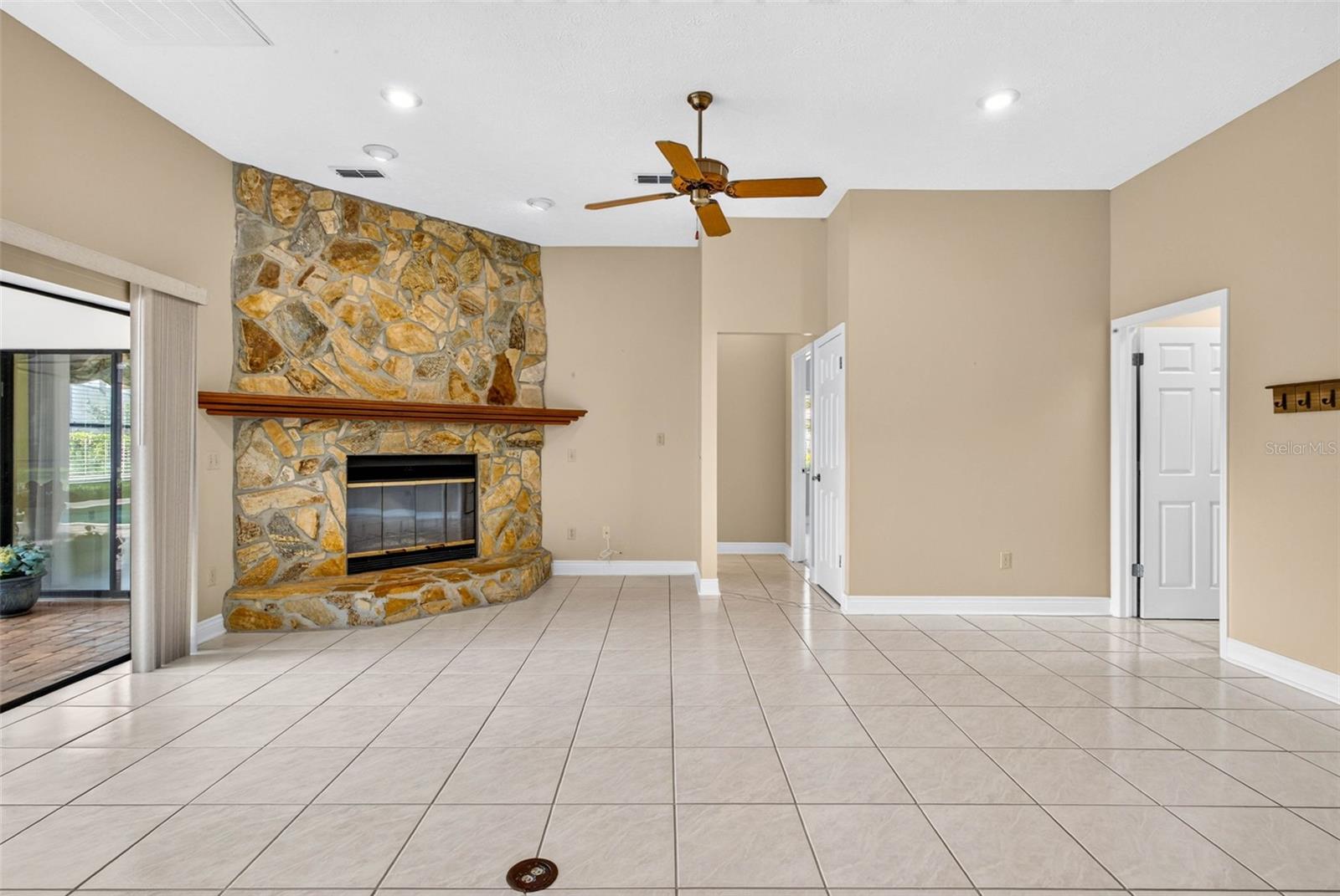 1423 Holleman Dr Property Photo 39