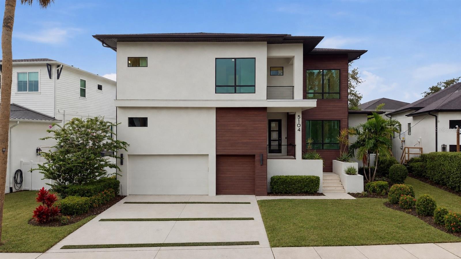 5104 W EVELYN DR
