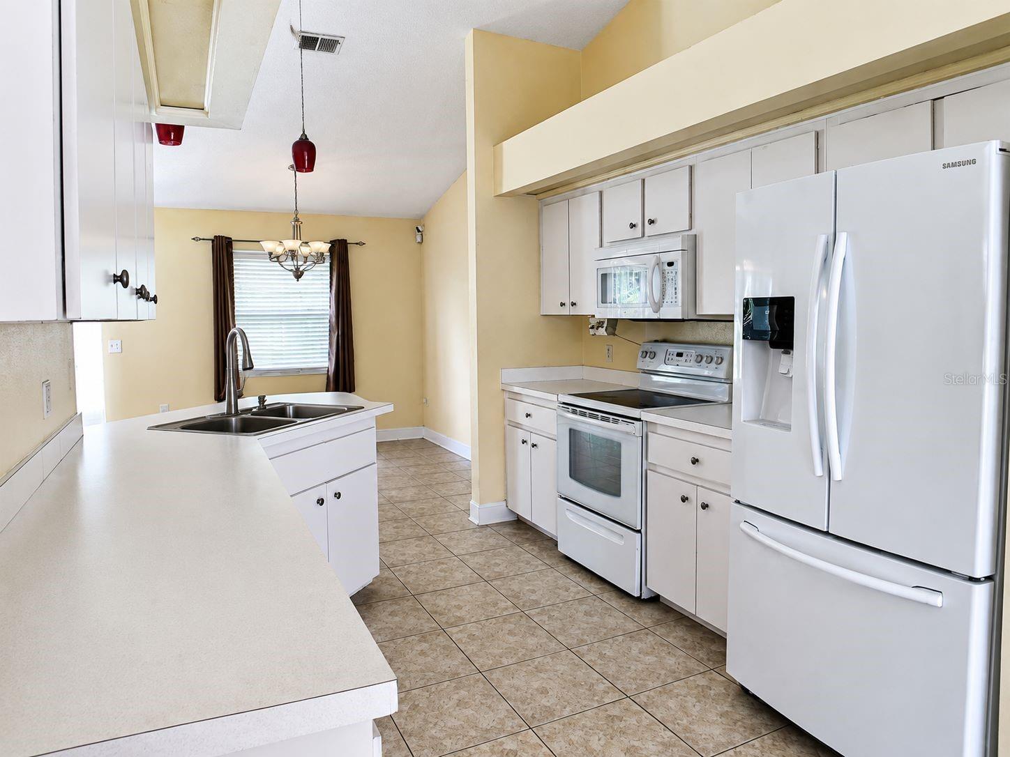 3072 Thoroughbred Loop W Property Photo 9