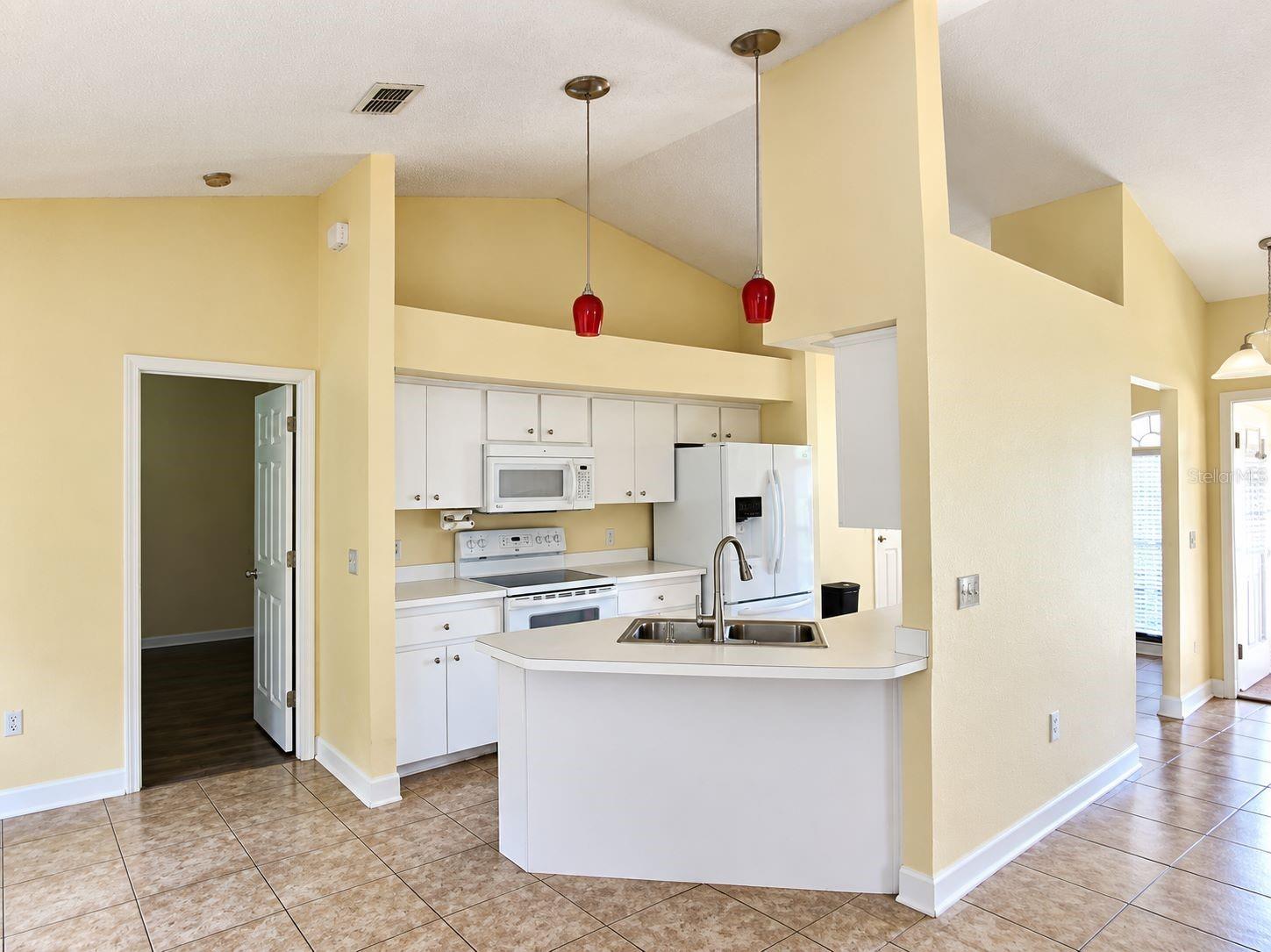 3072 Thoroughbred Loop W Property Photo 10