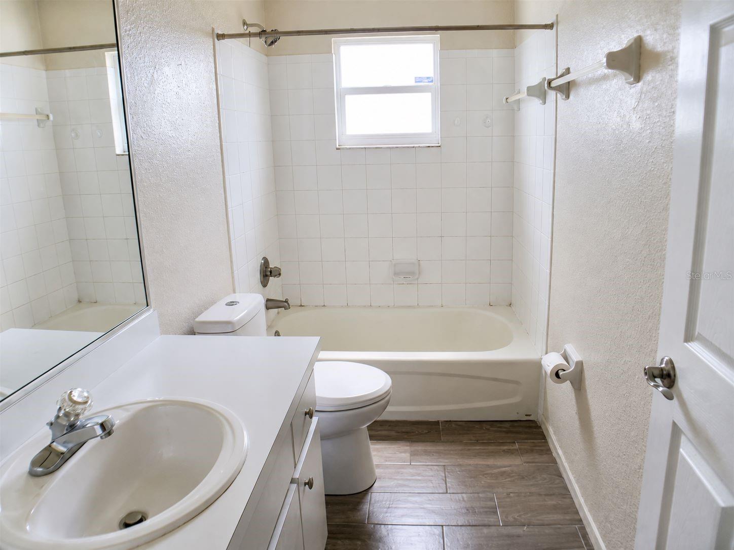 3072 Thoroughbred Loop W Property Photo 16