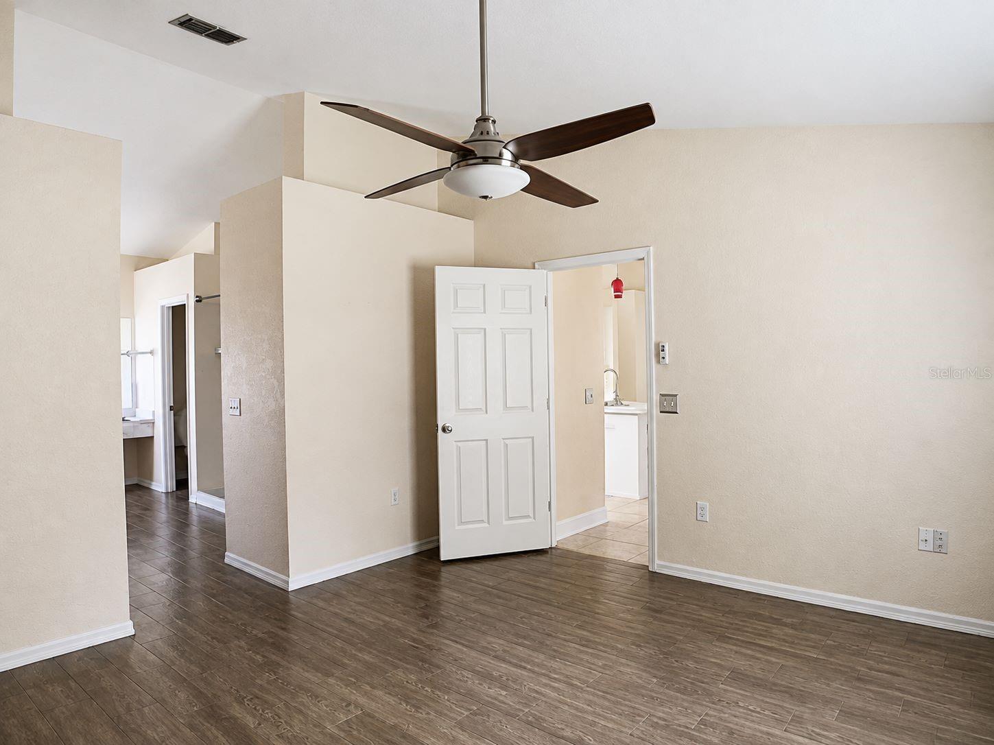 3072 Thoroughbred Loop W Property Photo 21