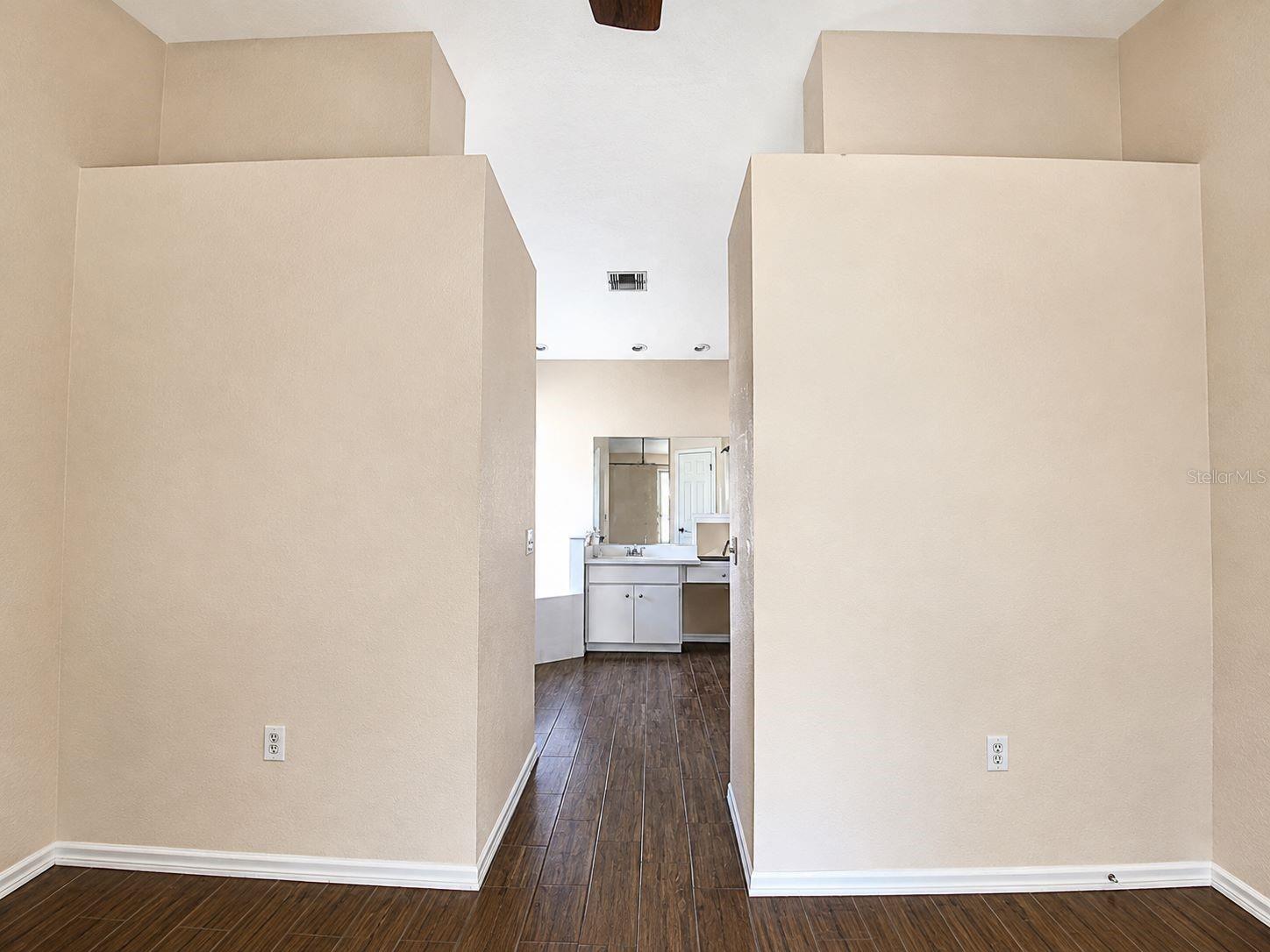 3072 Thoroughbred Loop W Property Photo 22