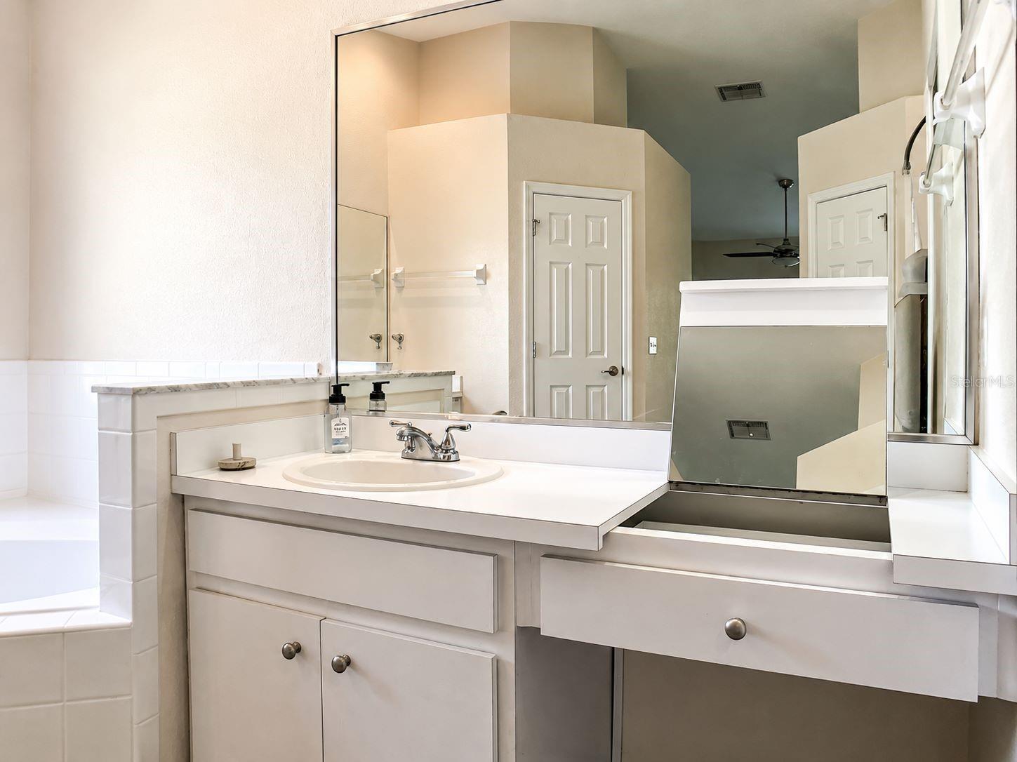 3072 Thoroughbred Loop W Property Photo 25