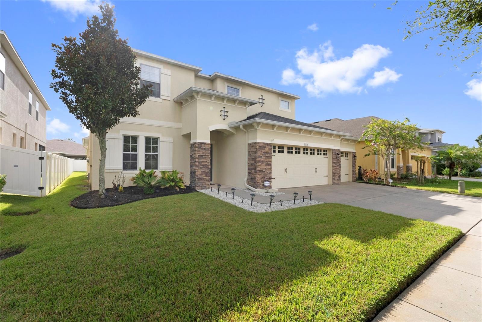 20147 Oakflower Ave Property Photo 4