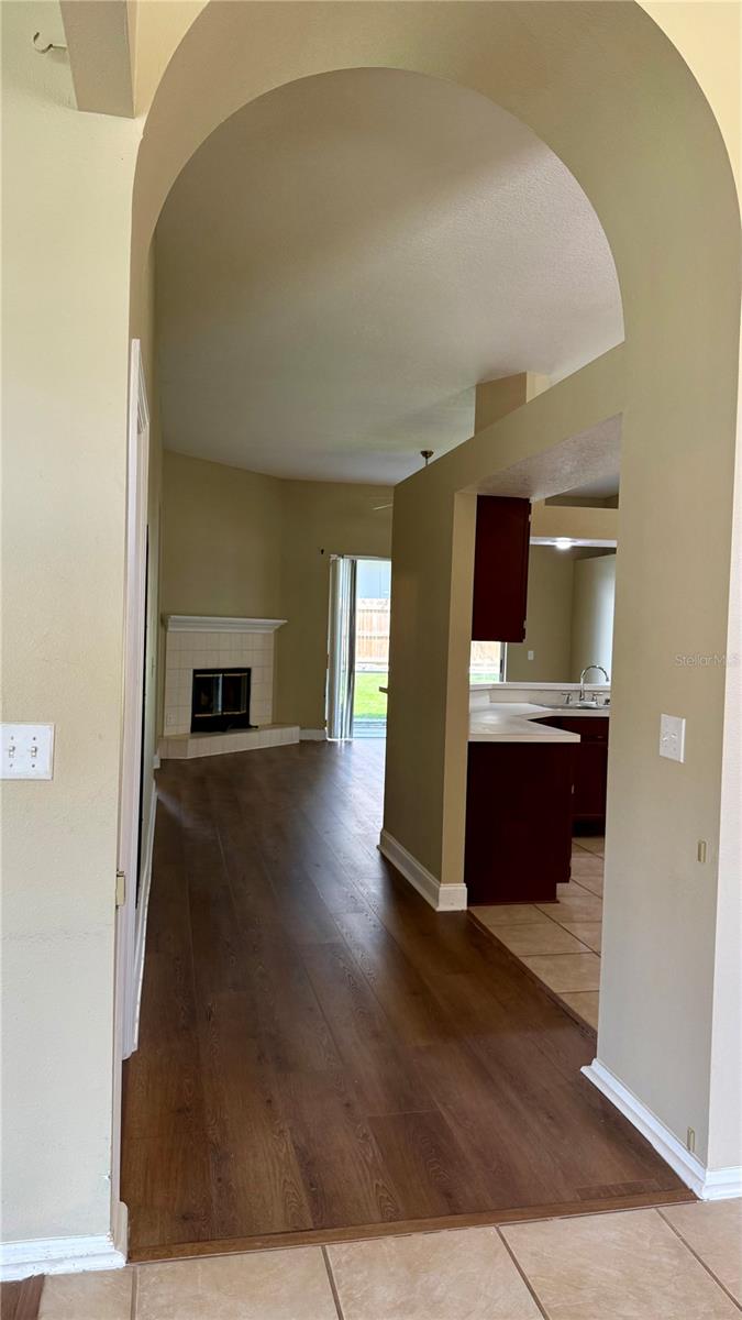 9917 Colonnade Dr Property Photo 8