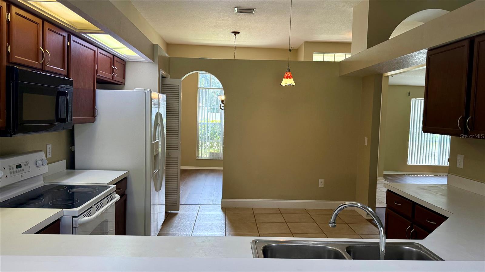 9917 Colonnade Dr Property Photo 12