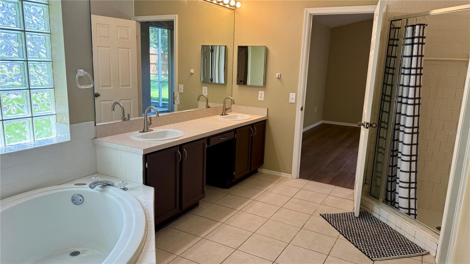9917 Colonnade Dr Property Photo 23