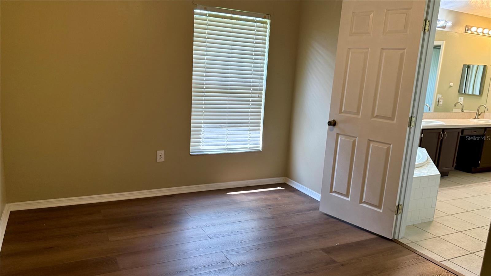 9917 Colonnade Dr Property Photo 27
