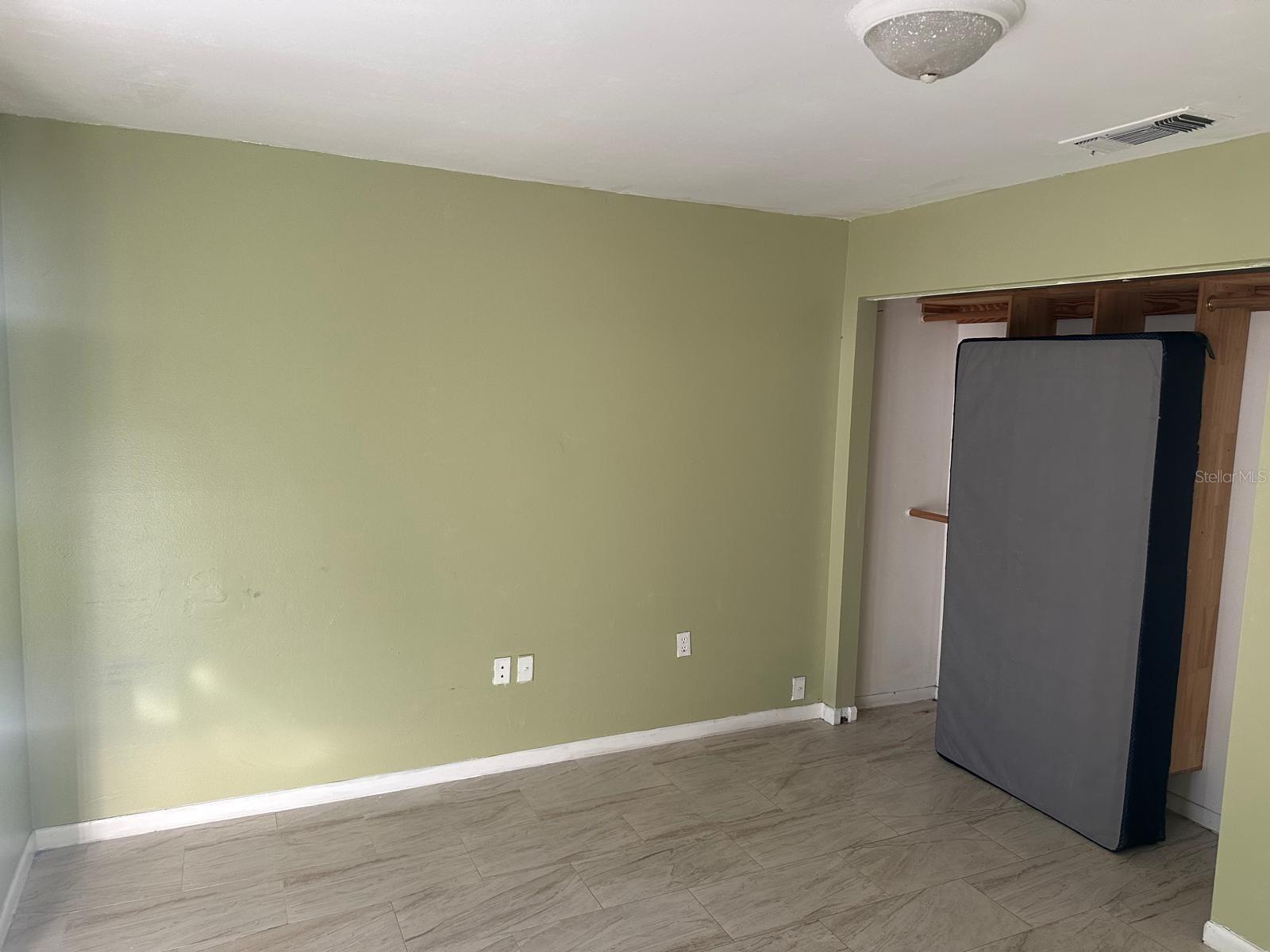 214 N Chestnut Rd Property Photo 2