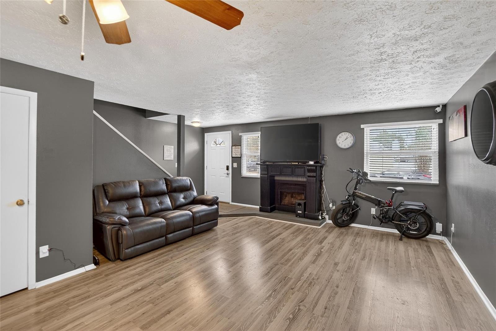 6424 Rockpointe Dr Property Photo 4
