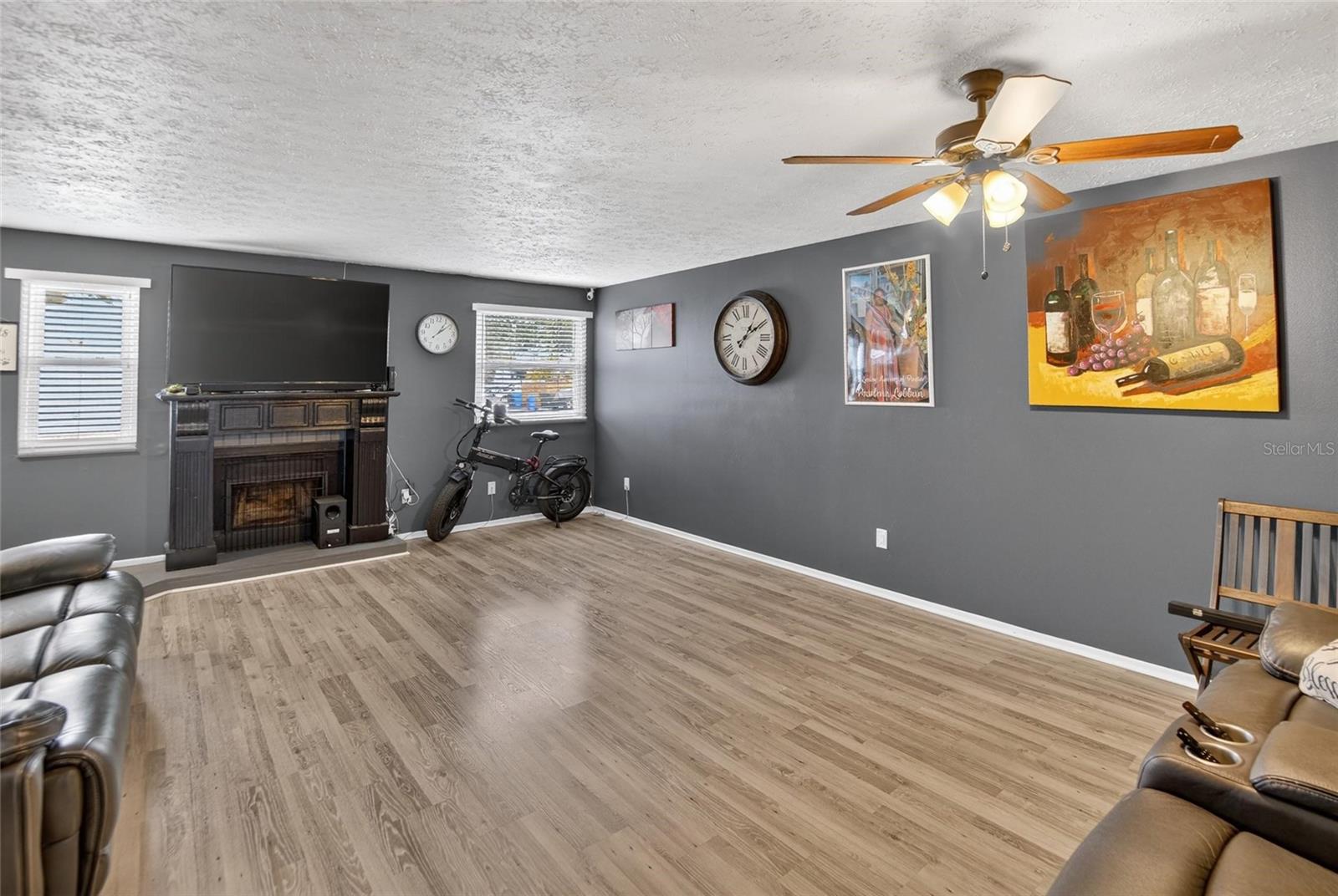 6424 Rockpointe Dr Property Photo 5