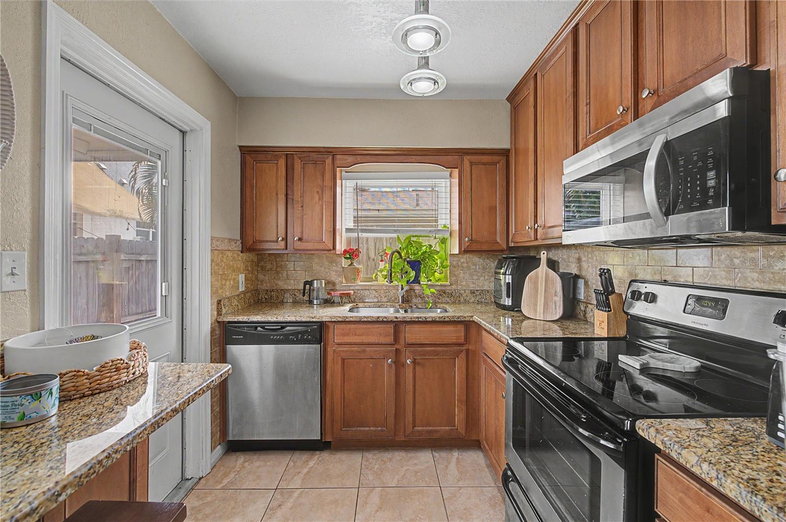 408 S Melville Ave Property Photo 10