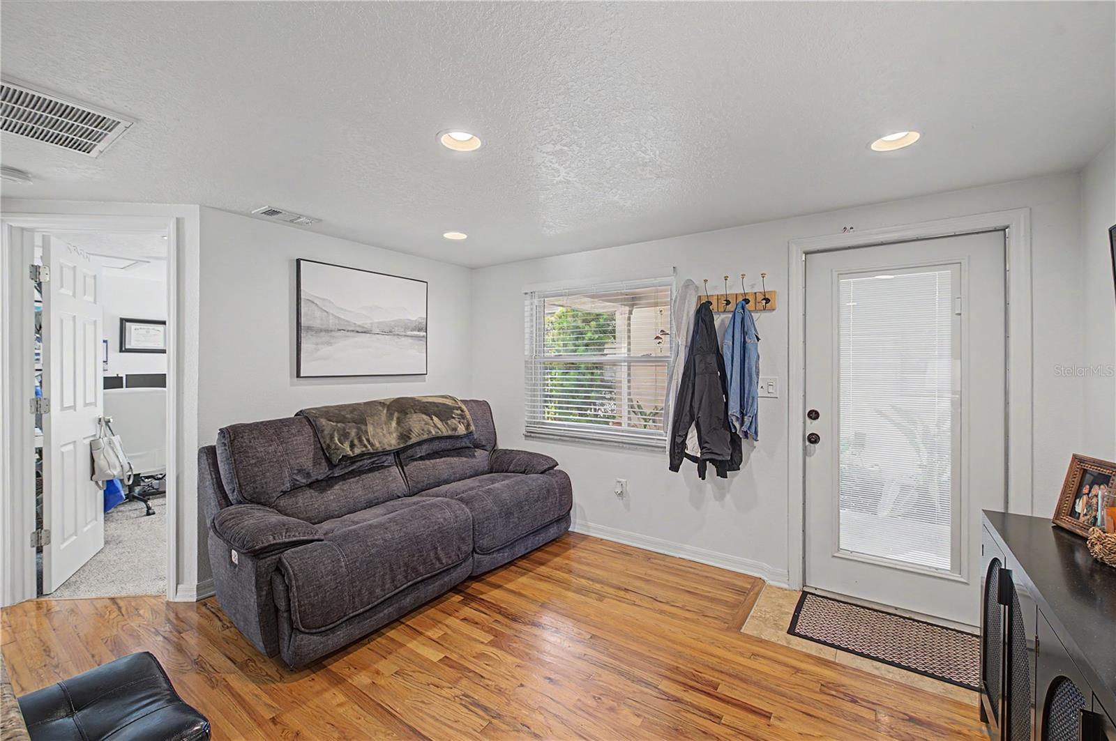 408 S Melville Ave Property Photo 43