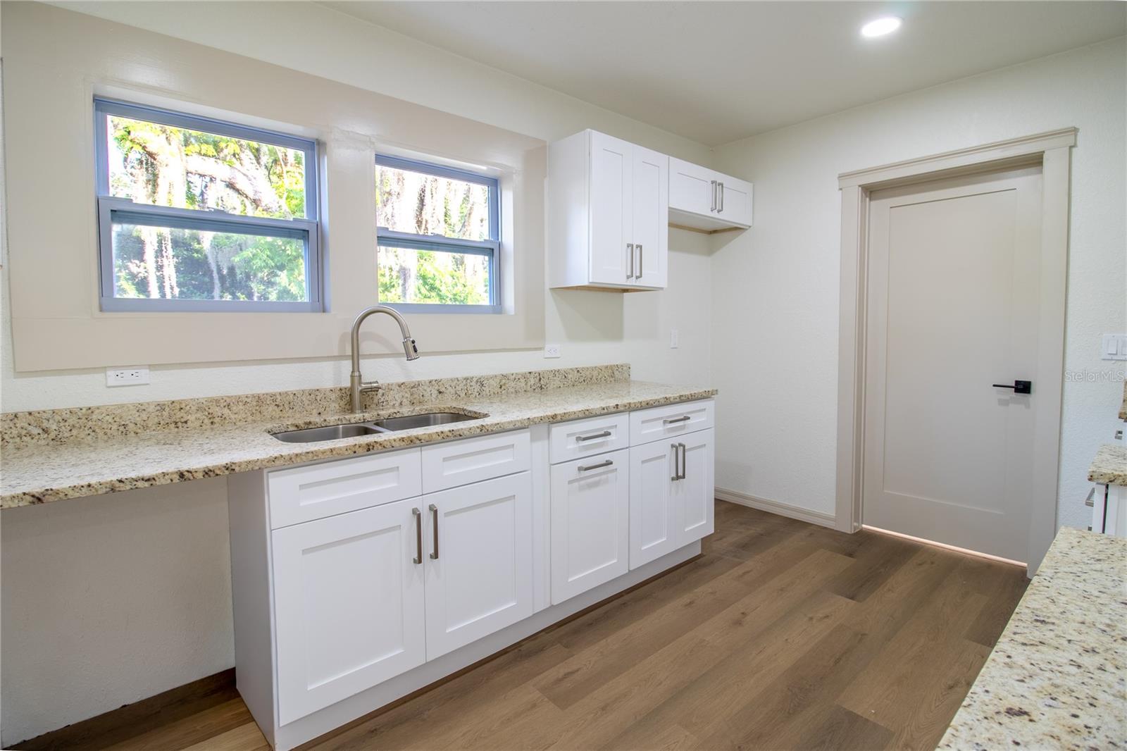 14022 4th St Property Photo 14