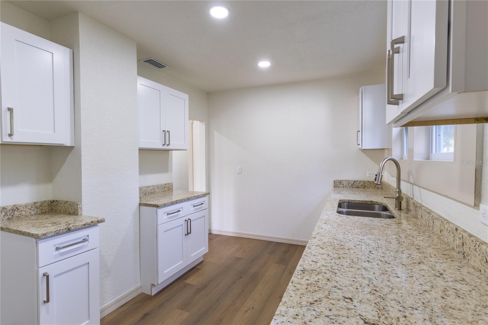 14022 4th St Property Photo 15
