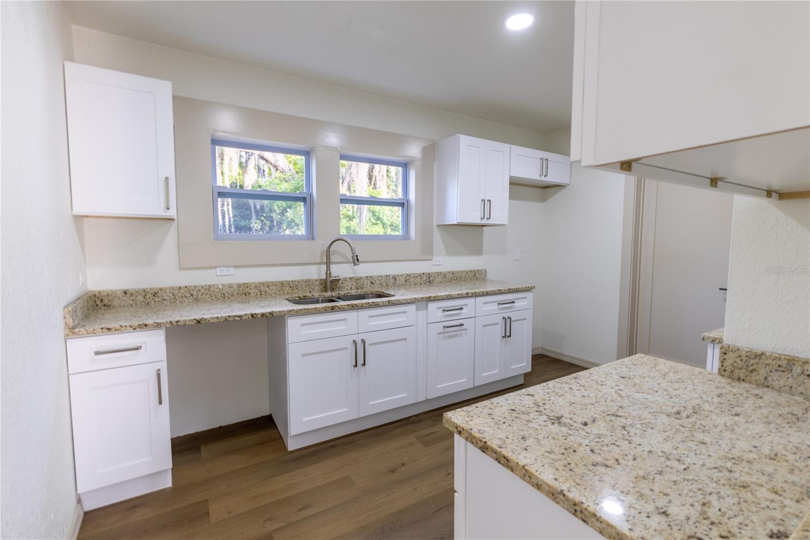 14022 4th St Property Photo 17
