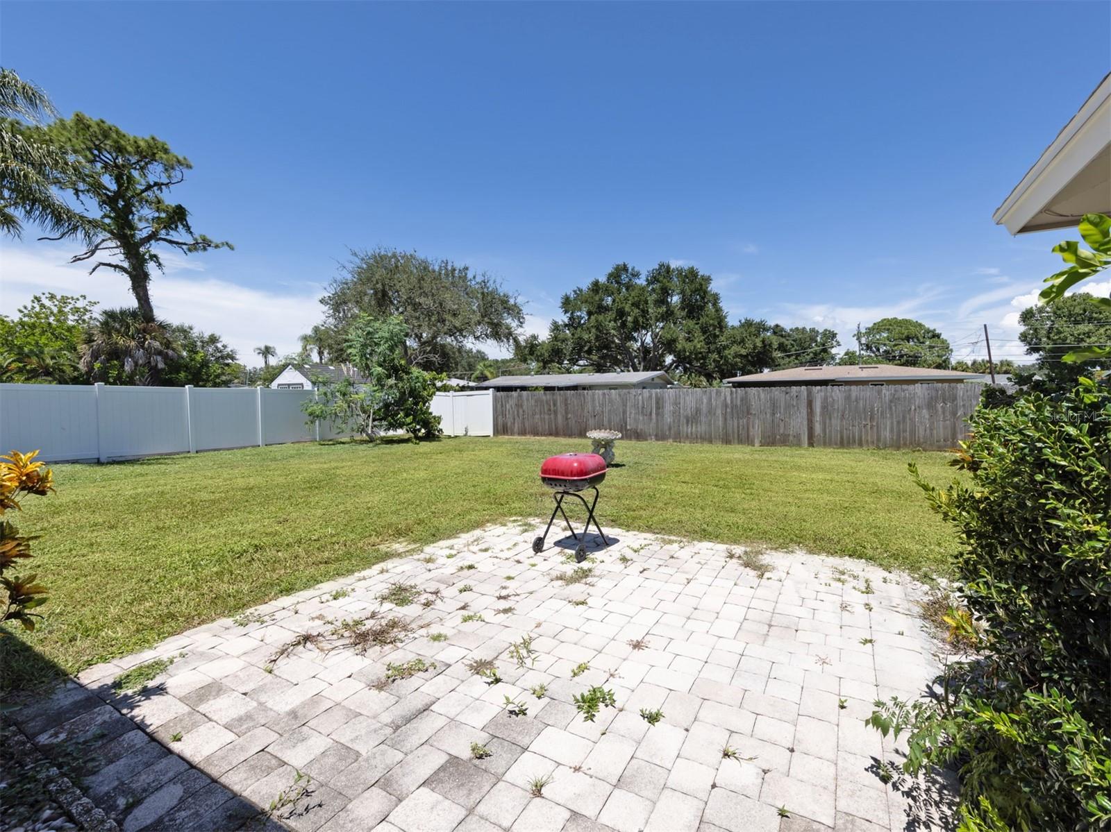 2161 Inner Cass Cir Property Photo 4