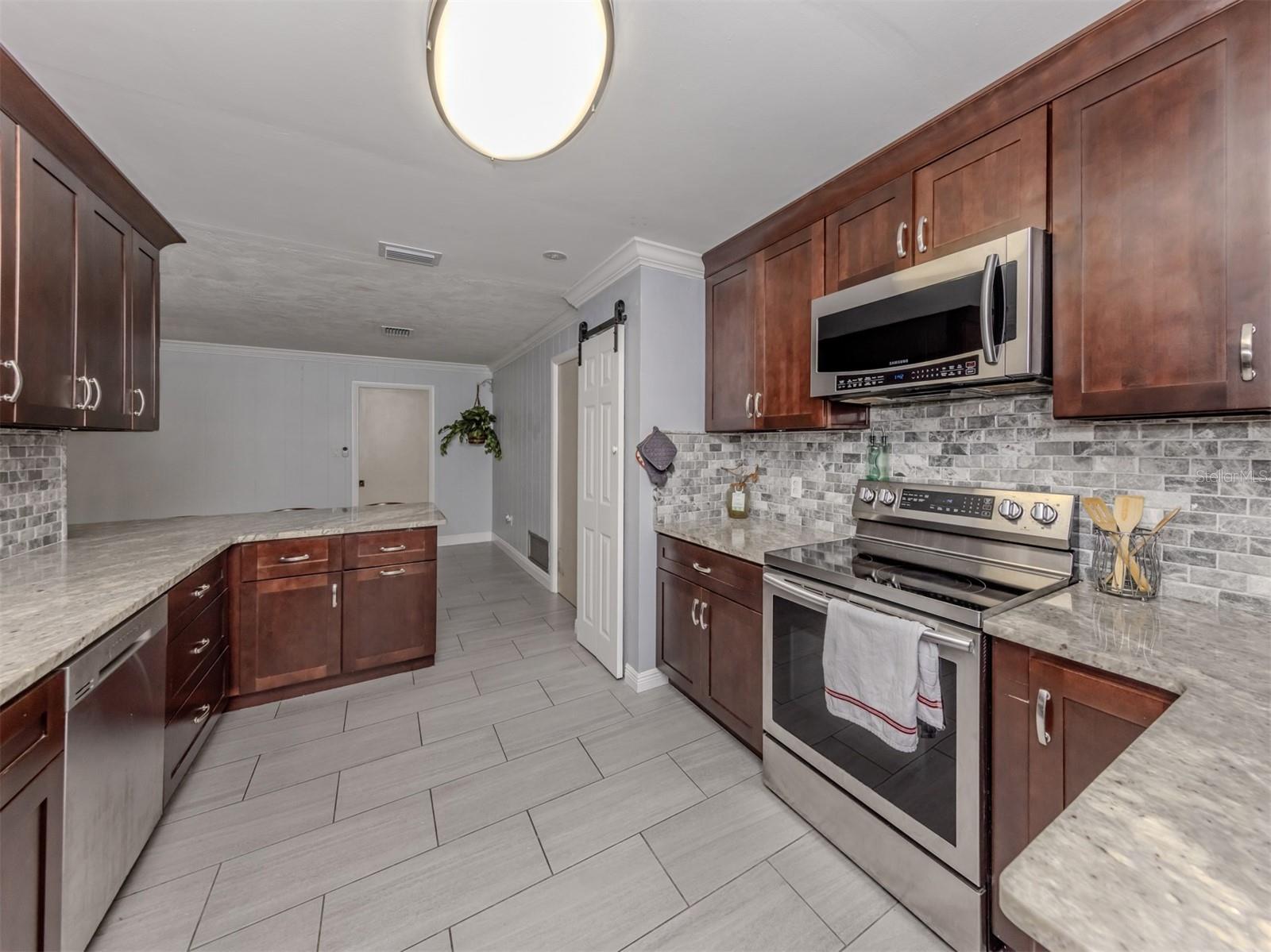 2161 Inner Cass Cir Property Photo 5